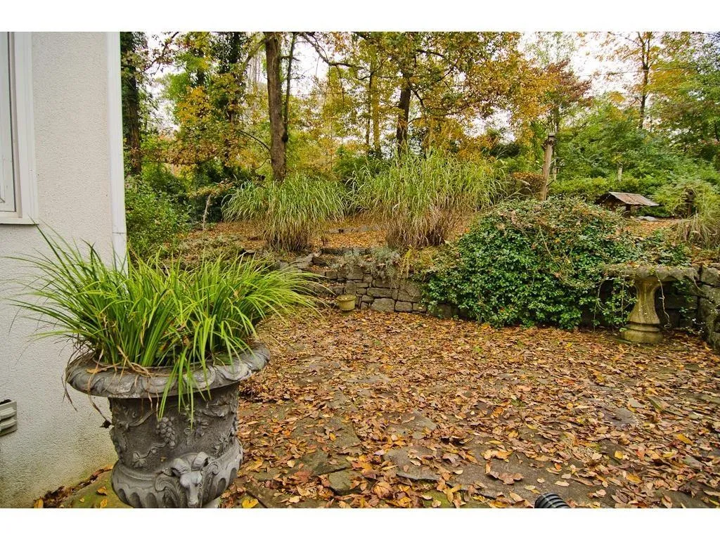 301 Londonberry Road, Atlanta, Georgia 30327, 4 Bedrooms Bedrooms, ,4 BathroomsBathrooms,Residential,Sold,301 Londonberry Road,5646074