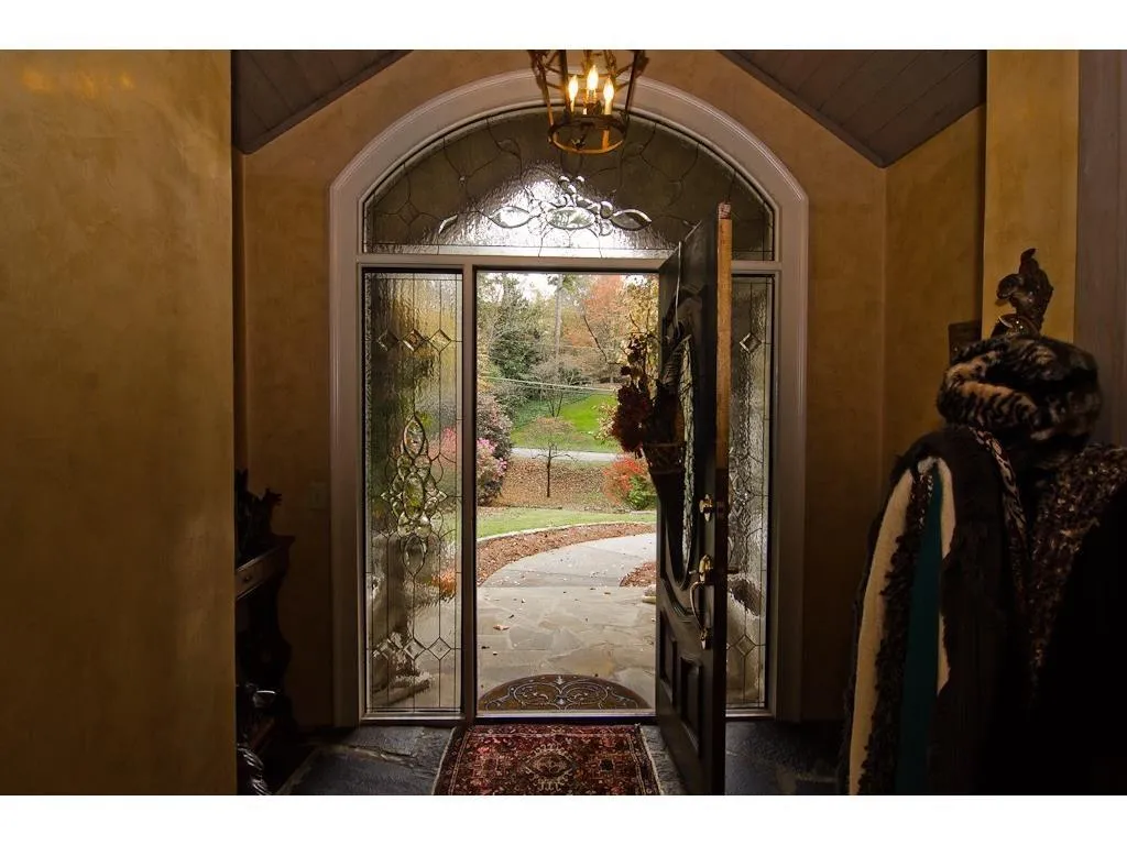 301 Londonberry Road, Atlanta, Georgia 30327, 4 Bedrooms Bedrooms, ,4 BathroomsBathrooms,Residential,Sold,301 Londonberry Road,5646074