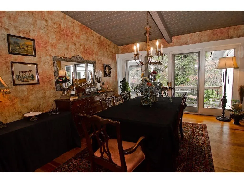 301 Londonberry Road, Atlanta, Georgia 30327, 4 Bedrooms Bedrooms, ,4 BathroomsBathrooms,Residential,Sold,301 Londonberry Road,5646074