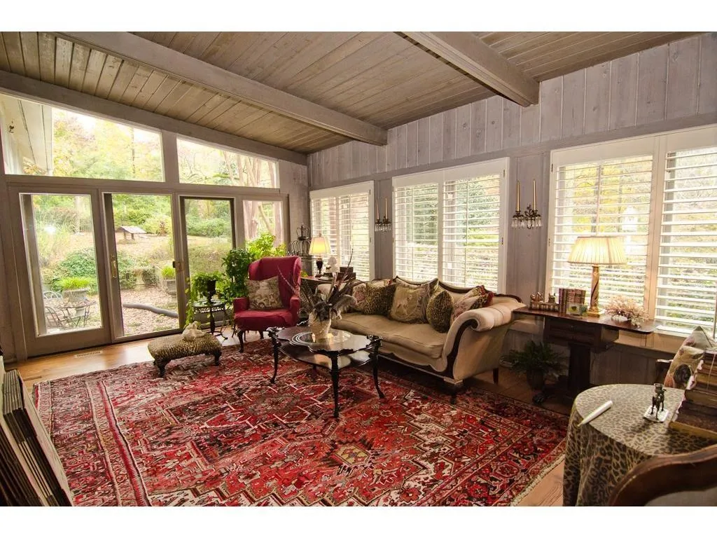 301 Londonberry Road, Atlanta, Georgia 30327, 4 Bedrooms Bedrooms, ,4 BathroomsBathrooms,Residential,Sold,301 Londonberry Road,5646074