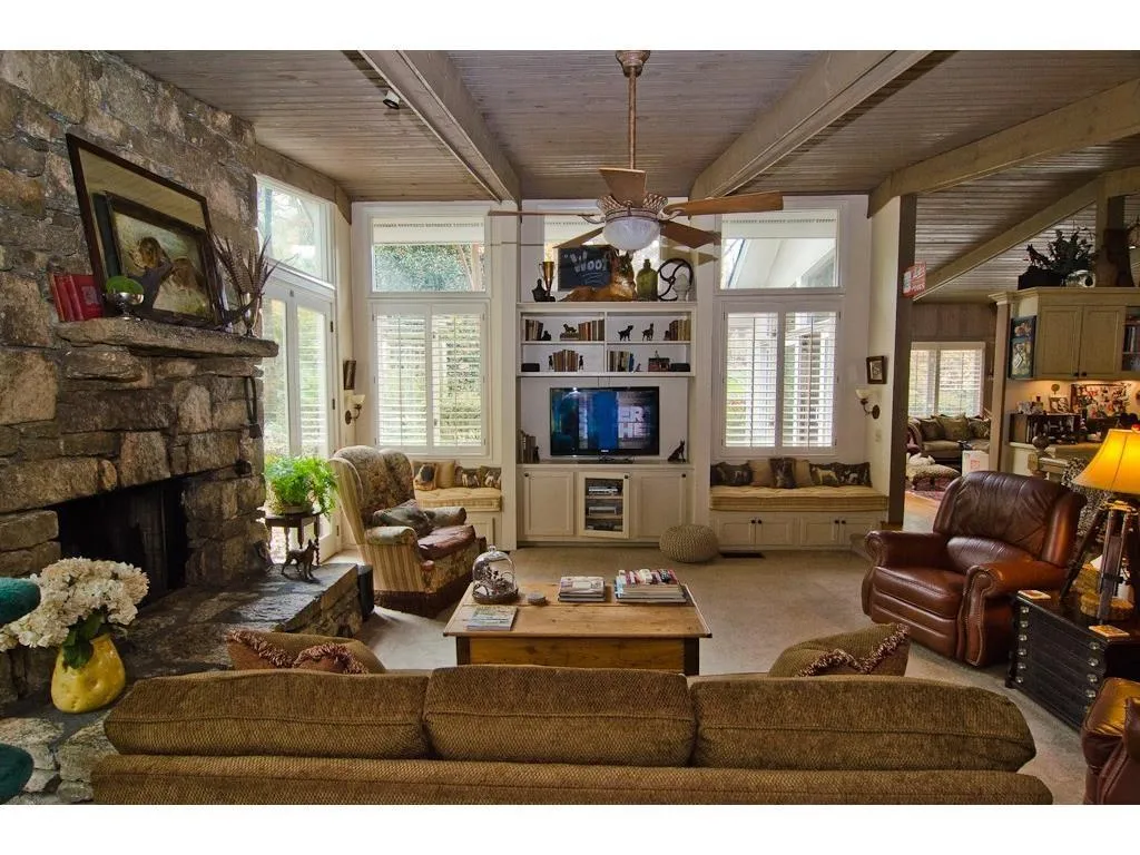 301 Londonberry Road, Atlanta, Georgia 30327, 4 Bedrooms Bedrooms, ,4 BathroomsBathrooms,Residential,Sold,301 Londonberry Road,5646074