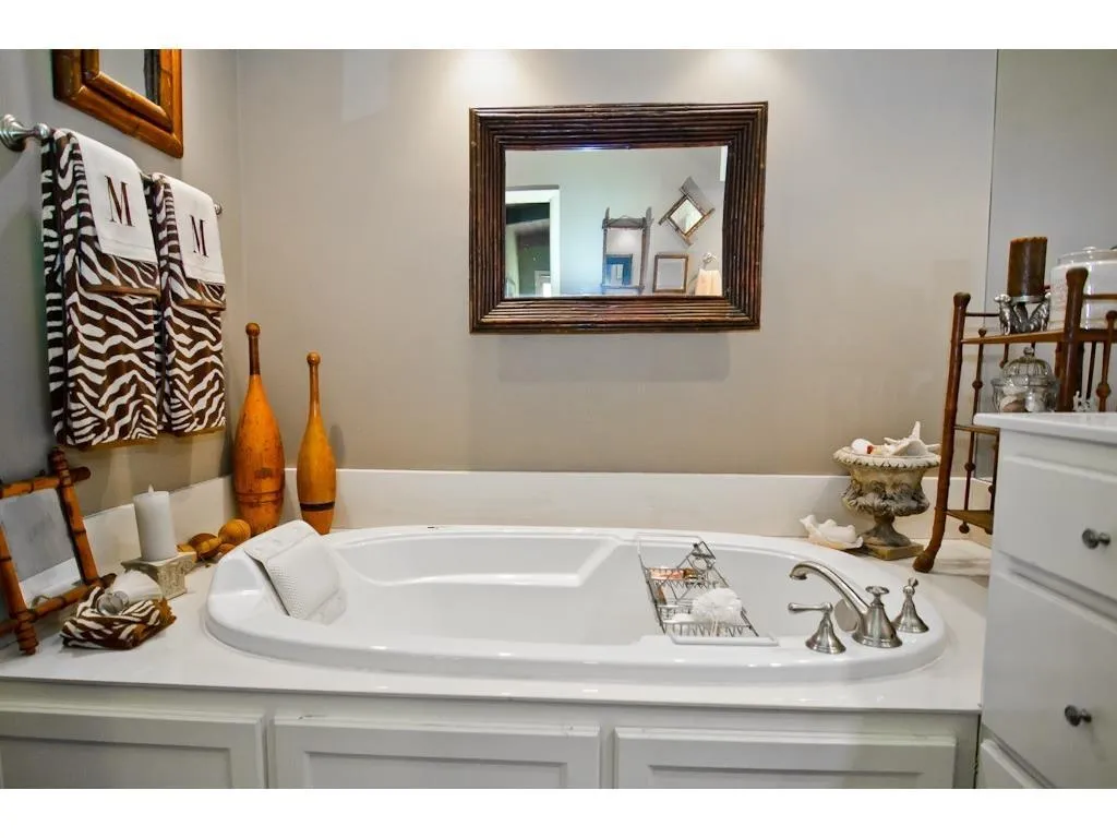 301 Londonberry Road, Atlanta, Georgia 30327, 4 Bedrooms Bedrooms, ,4 BathroomsBathrooms,Residential,Sold,301 Londonberry Road,5646074