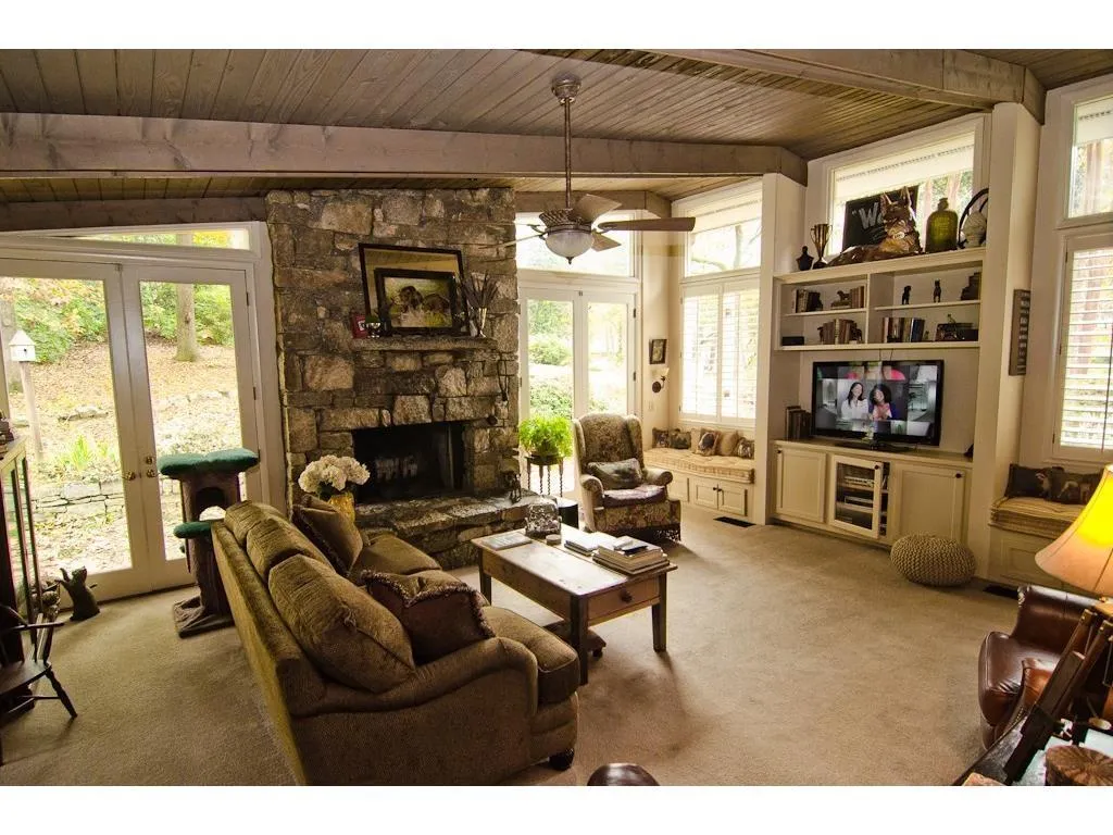 301 Londonberry Road, Atlanta, Georgia 30327, 4 Bedrooms Bedrooms, ,4 BathroomsBathrooms,Residential,Sold,301 Londonberry Road,5646074