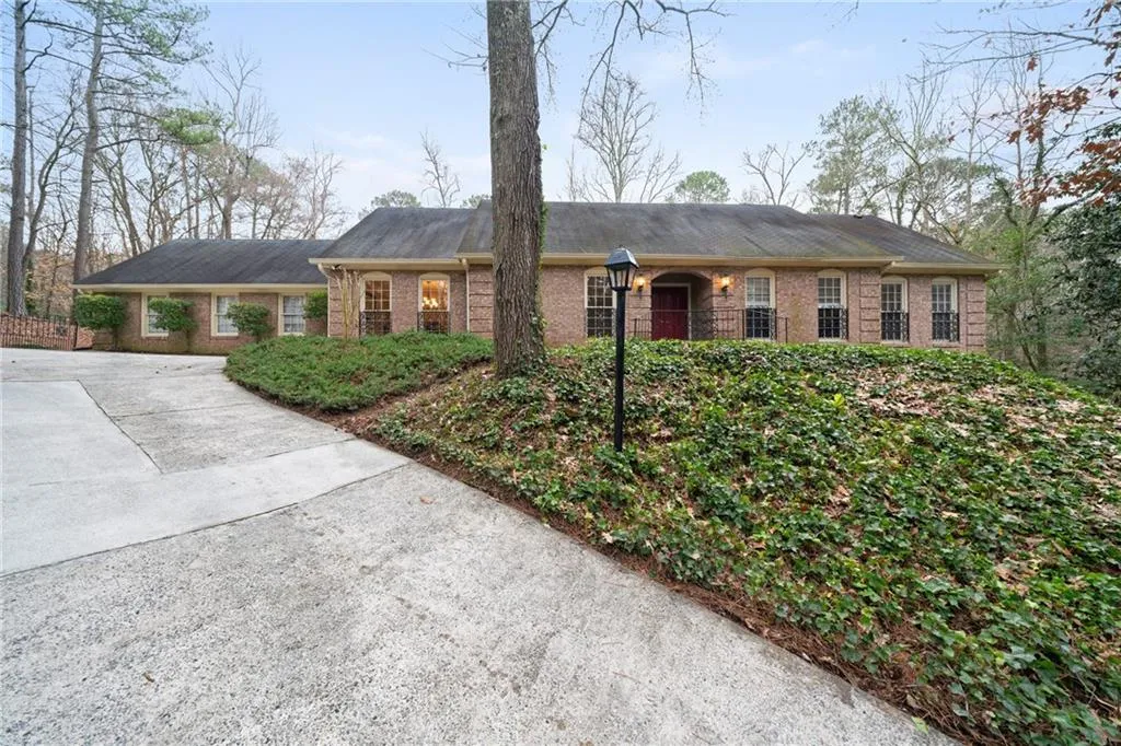 7297 Riverside Drive, Sandy Springs, Georgia 30328, 4 Bedrooms Bedrooms, ,4 BathroomsBathrooms,Residential,Sold,7297 Riverside Drive,6695638 7297 Riverside Drive, Sandy Springs, Georgia 30328, 4 Bedrooms Bedrooms, ,4 BathroomsBathrooms,Residential,Sold,7297 Riverside Drive,6695638