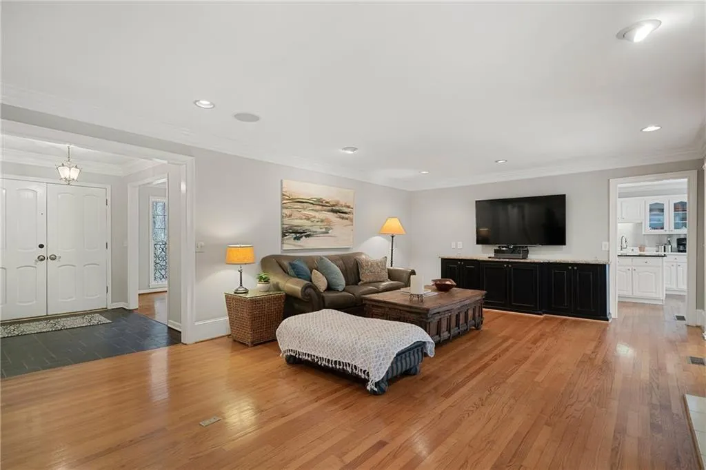 7297 Riverside Drive, Sandy Springs, Georgia 30328, 4 Bedrooms Bedrooms, ,4 BathroomsBathrooms,Residential,Sold,7297 Riverside Drive,6695638 7297 Riverside Drive, Sandy Springs, Georgia 30328, 4 Bedrooms Bedrooms, ,4 BathroomsBathrooms,Residential,Sold,7297 Riverside Drive,6695638