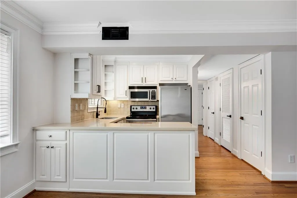 25 Sheridan Drive Ne Unit 5, Atlanta, Georgia 30305, 1 Bedroom Bedrooms, ,1 BathroomBathrooms,Residential,For Sale,25 Sheridan Drive Ne Unit 5,7659216