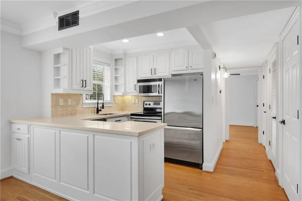 25 Sheridan Drive Ne Unit 5, Atlanta, Georgia 30305, 1 Bedroom Bedrooms, ,1 BathroomBathrooms,Residential,For Sale,25 Sheridan Drive Ne Unit 5,7659216
