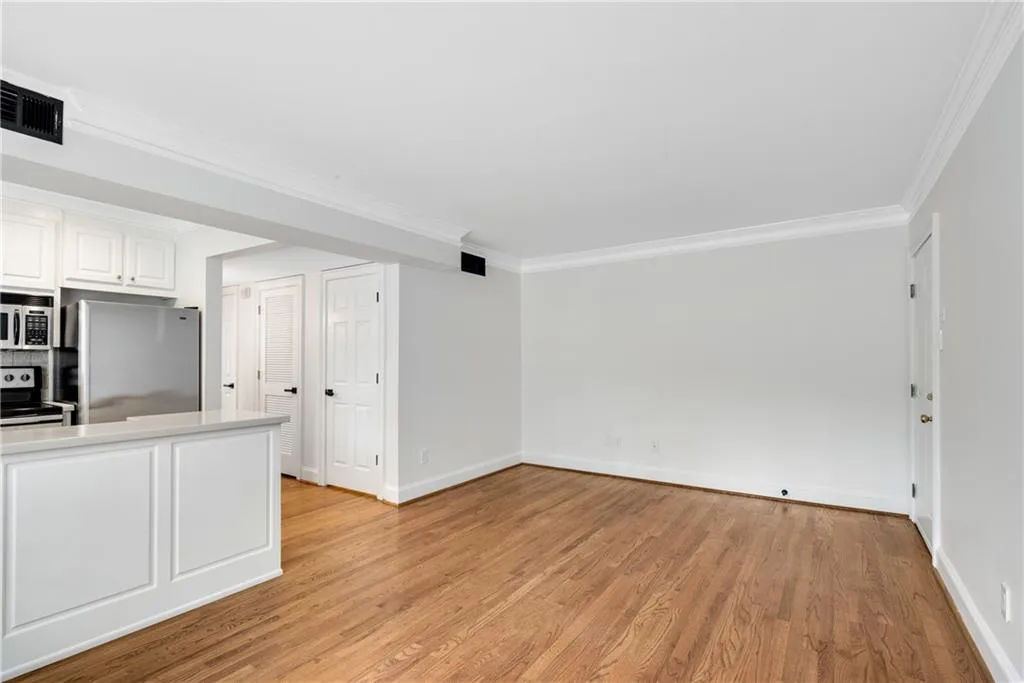 25 Sheridan Drive Ne Unit 5, Atlanta, Georgia 30305, 1 Bedroom Bedrooms, ,1 BathroomBathrooms,Residential,For Sale,25 Sheridan Drive Ne Unit 5,7659216
