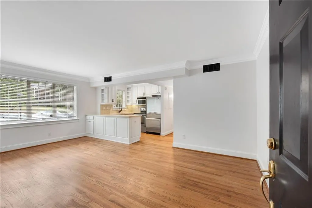 25 Sheridan Drive Ne Unit 5, Atlanta, Georgia 30305, 1 Bedroom Bedrooms, ,1 BathroomBathrooms,Residential,For Sale,25 Sheridan Drive Ne Unit 5,7659216