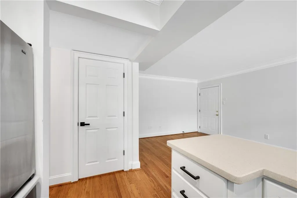 25 Sheridan Drive Ne Unit 5, Atlanta, Georgia 30305, 1 Bedroom Bedrooms, ,1 BathroomBathrooms,Residential,For Sale,25 Sheridan Drive Ne Unit 5,7659216