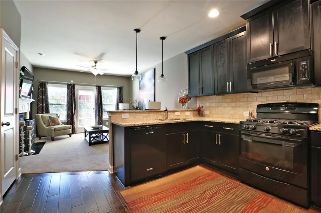 7585 Highland Bluff, Atlanta, Georgia 30328, 3 Bedrooms Bedrooms, ,3 BathroomsBathrooms,Residential,Sold,7585 Highland Bluff,5604770