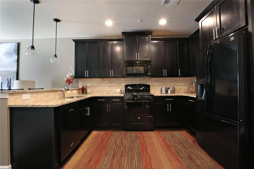 7585 Highland Bluff, Atlanta, Georgia 30328, 3 Bedrooms Bedrooms, ,3 BathroomsBathrooms,Residential,Sold,7585 Highland Bluff,5604770