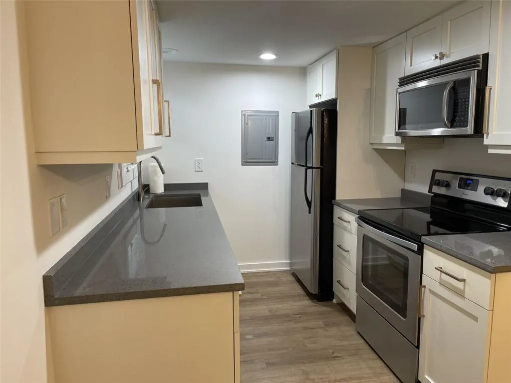 6900 Roswell Road Unit C4, Atlanta, Georgia 30328, 2 Bedrooms Bedrooms, ,2 BathroomsBathrooms,Residential,Sold,6900 Roswell Road Unit C4,7158550