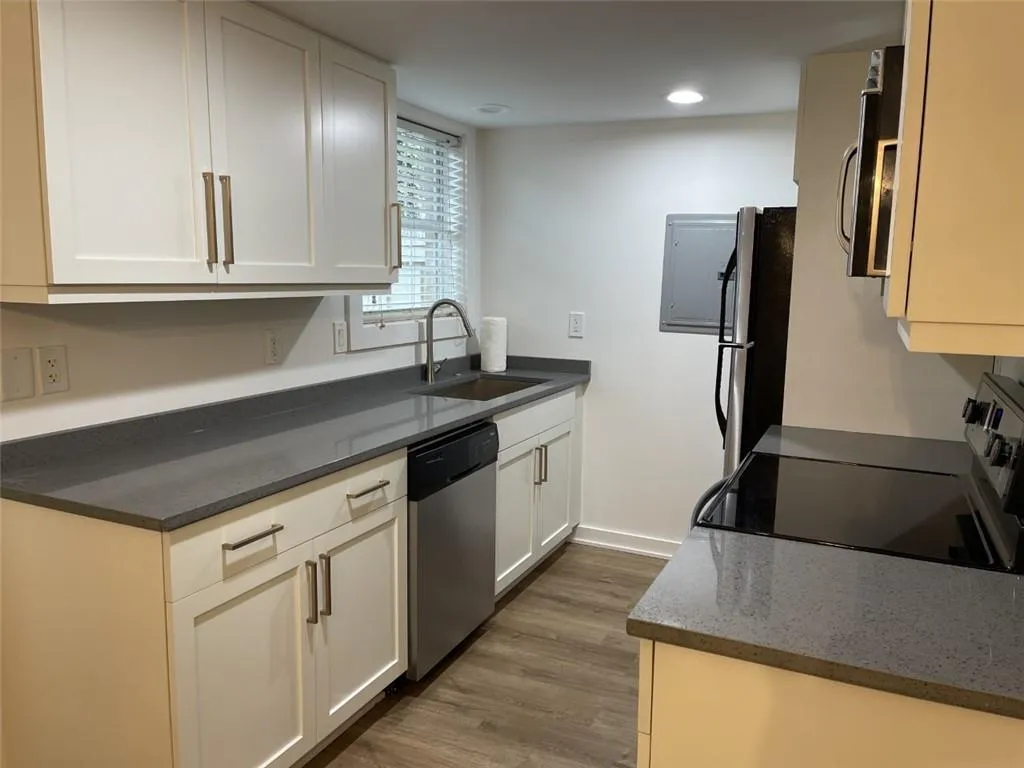 6900 Roswell Road Unit C4, Atlanta, Georgia 30328, 2 Bedrooms Bedrooms, ,2 BathroomsBathrooms,Residential,Sold,6900 Roswell Road Unit C4,7158550