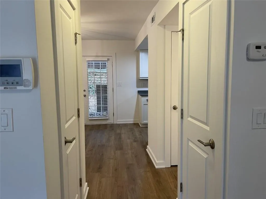 6900 Roswell Road Unit C4, Atlanta, Georgia 30328, 2 Bedrooms Bedrooms, ,2 BathroomsBathrooms,Residential,Sold,6900 Roswell Road Unit C4,7158550