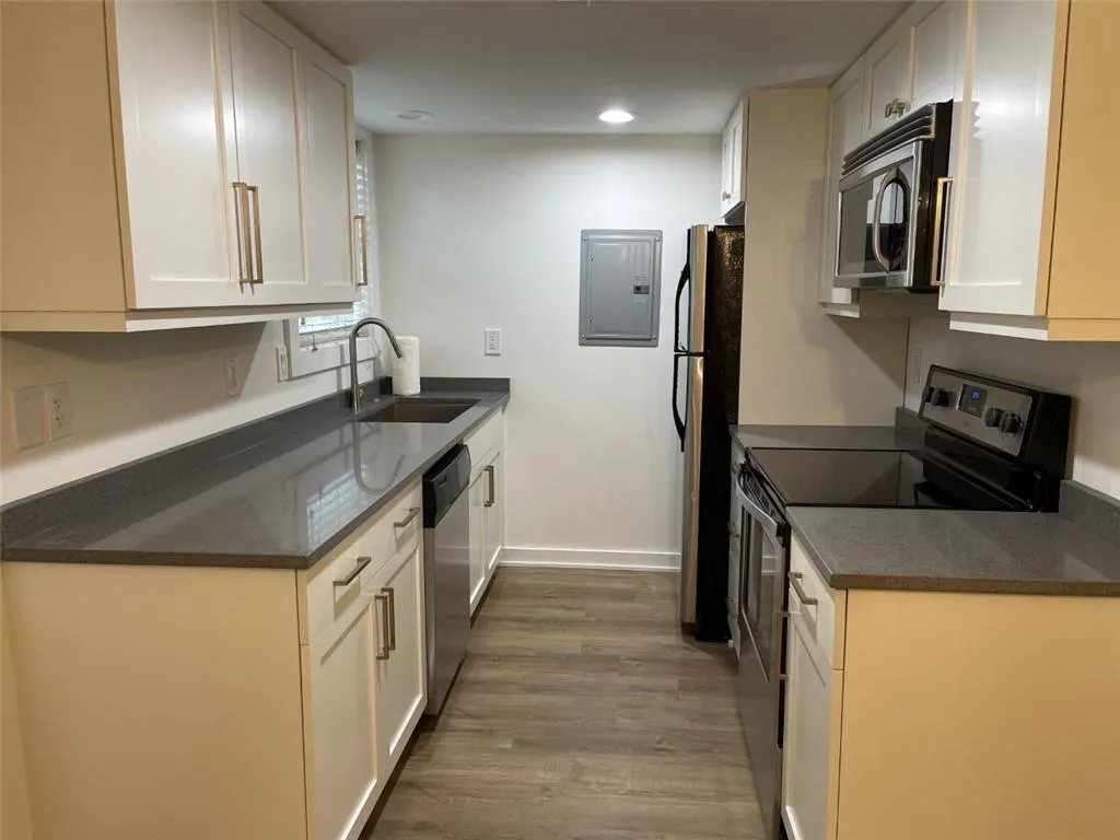 6900 Roswell Road Unit C4, Atlanta, Georgia 30328, 2 Bedrooms Bedrooms, ,2 BathroomsBathrooms,Residential,Sold,6900 Roswell Road Unit C4,7158550