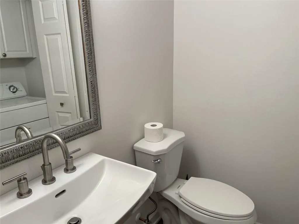 6900 Roswell Road Unit C4, Atlanta, Georgia 30328, 2 Bedrooms Bedrooms, ,2 BathroomsBathrooms,Residential,Sold,6900 Roswell Road Unit C4,7158550