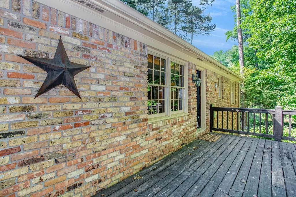 6520 Wright Circle, Sandy Springs, Georgia 30328, 4 Bedrooms Bedrooms, ,3 BathroomsBathrooms,Residential,Sold,6520 Wright Circle,7071394