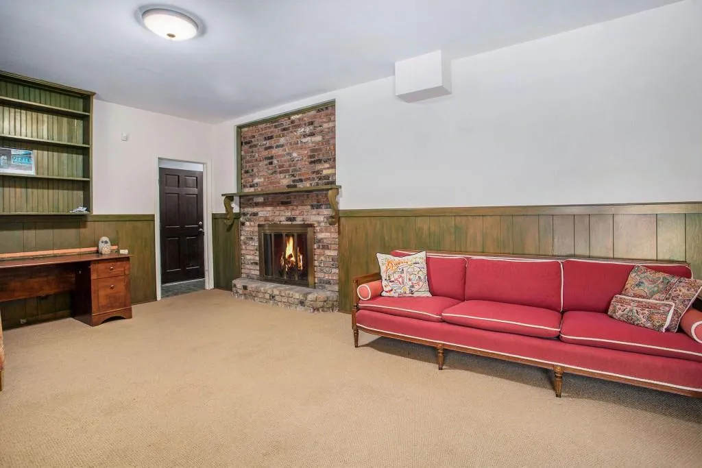 6520 Wright Circle, Sandy Springs, Georgia 30328, 4 Bedrooms Bedrooms, ,3 BathroomsBathrooms,Residential,Sold,6520 Wright Circle,7071394