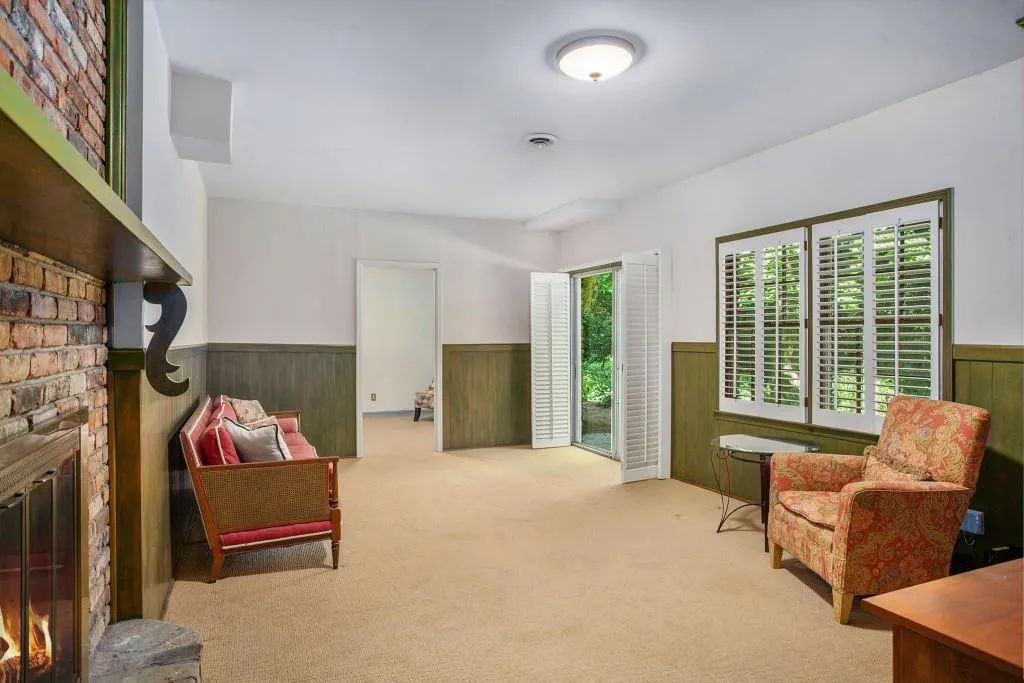 6520 Wright Circle, Sandy Springs, Georgia 30328, 4 Bedrooms Bedrooms, ,3 BathroomsBathrooms,Residential,Sold,6520 Wright Circle,7071394