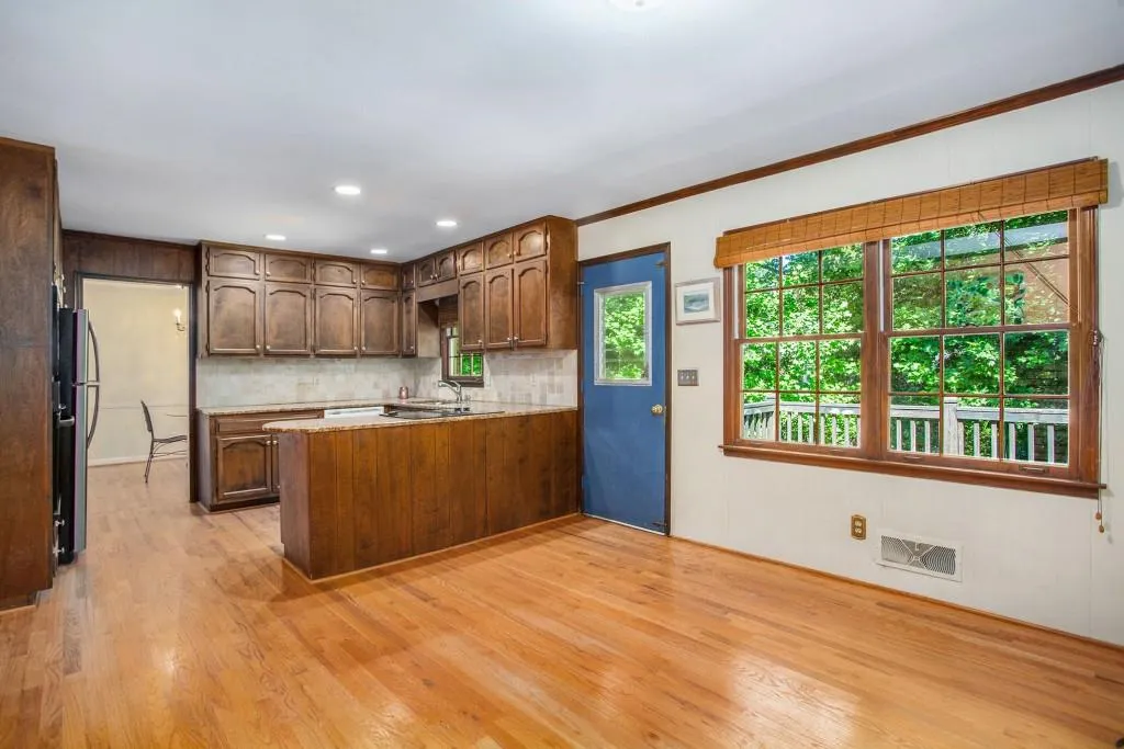 6520 Wright Circle, Sandy Springs, Georgia 30328, 4 Bedrooms Bedrooms, ,3 BathroomsBathrooms,Residential,Sold,6520 Wright Circle,7071394