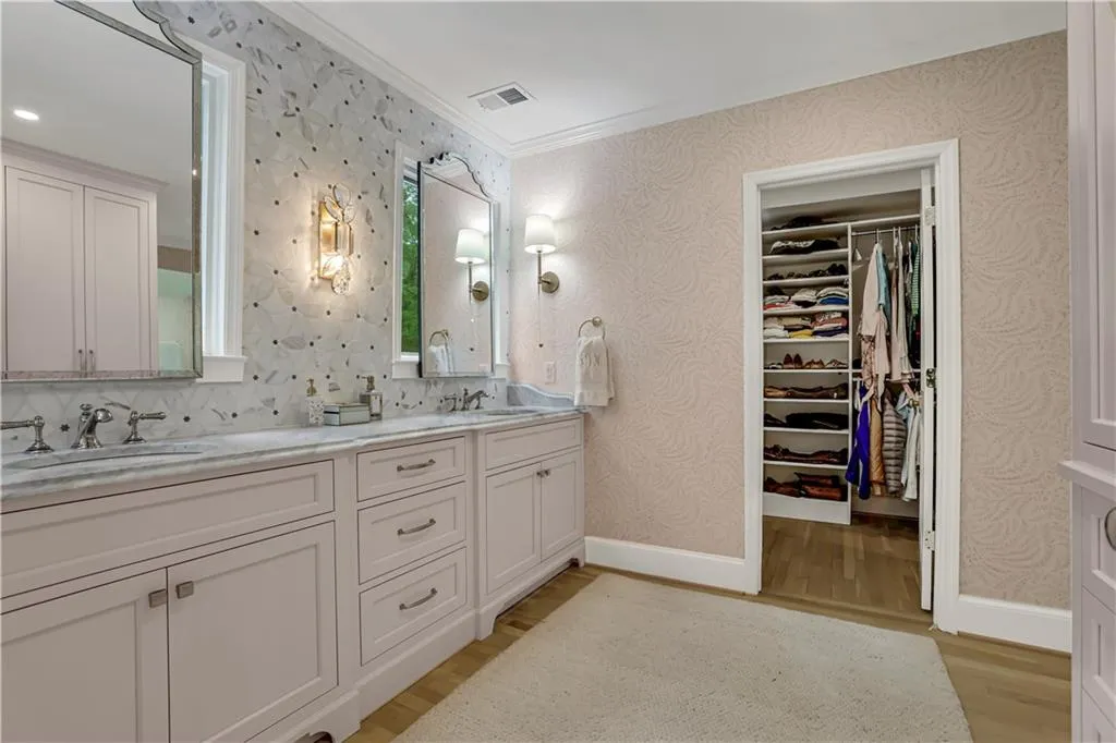 2562 Red Valley Road, Atlanta, Georgia 30305, 5 Bedrooms Bedrooms, ,4 BathroomsBathrooms,Residential,For Sale,2562 Red Valley Road,7559497
