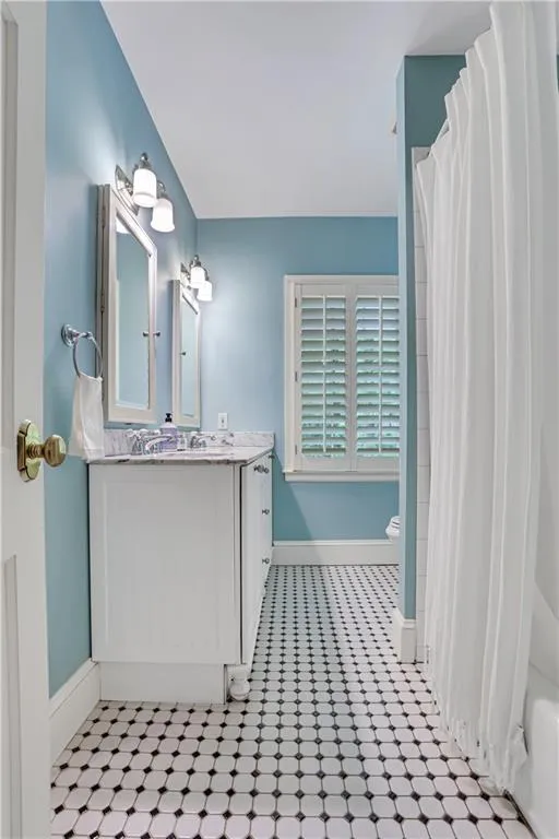 2562 Red Valley Road, Atlanta, Georgia 30305, 5 Bedrooms Bedrooms, ,4 BathroomsBathrooms,Residential,For Sale,2562 Red Valley Road,7559497