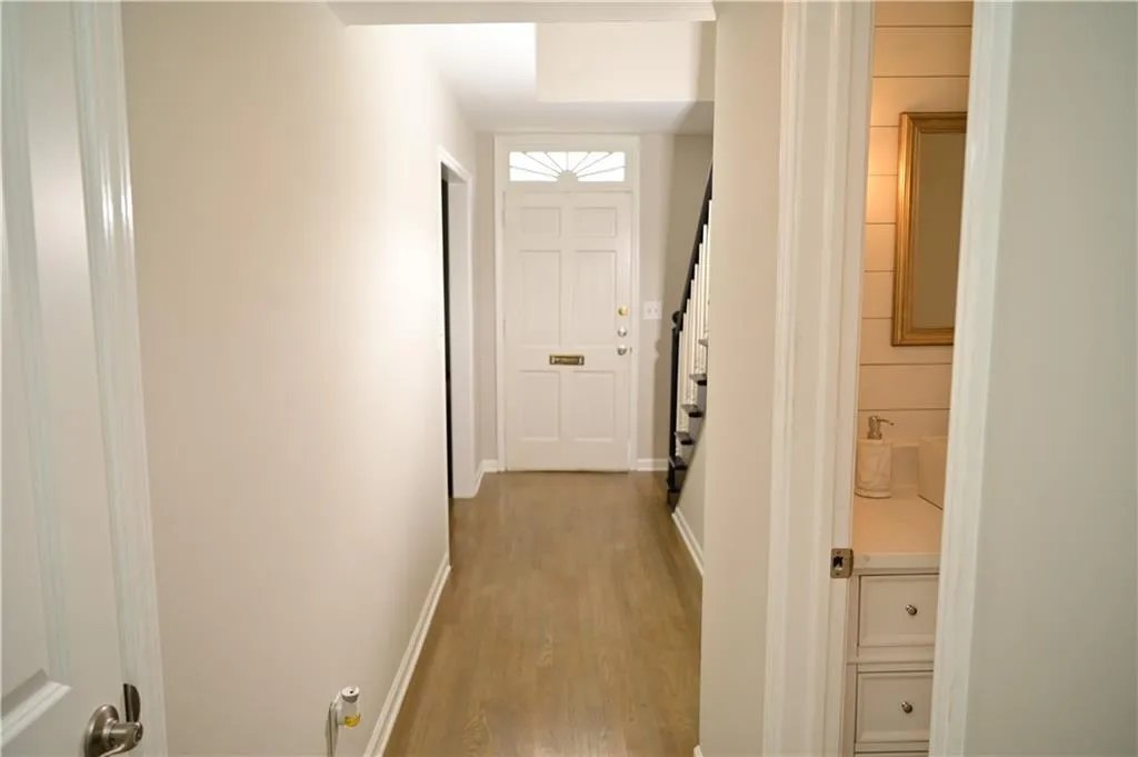 6520 Roswell Road Unit 104, Atlanta, Georgia 30328, 2 Bedrooms Bedrooms, ,1 BathroomBathrooms,Residential,Sold,6520 Roswell Road Unit 104,7215307