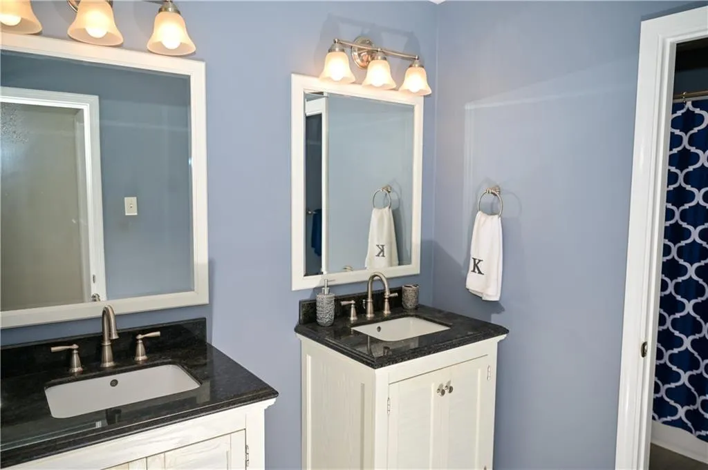 6520 Roswell Road Unit 104, Atlanta, Georgia 30328, 2 Bedrooms Bedrooms, ,1 BathroomBathrooms,Residential,Sold,6520 Roswell Road Unit 104,7215307