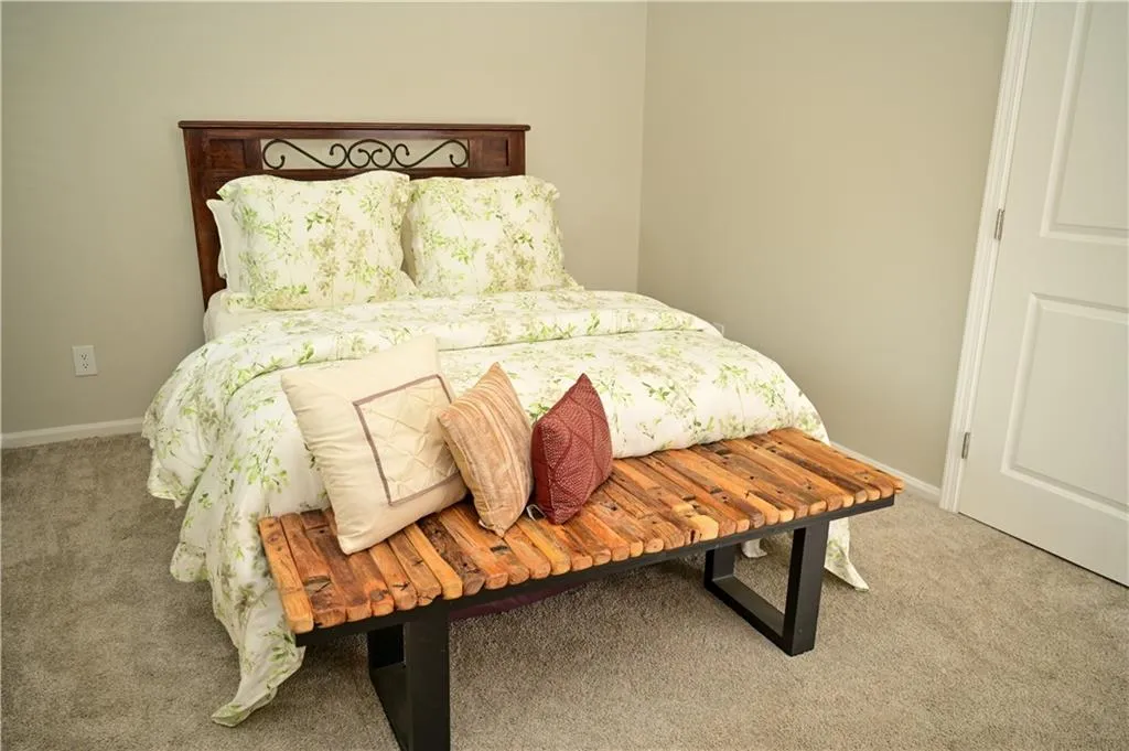 6520 Roswell Road Unit 104, Atlanta, Georgia 30328, 2 Bedrooms Bedrooms, ,1 BathroomBathrooms,Residential,Sold,6520 Roswell Road Unit 104,7215307