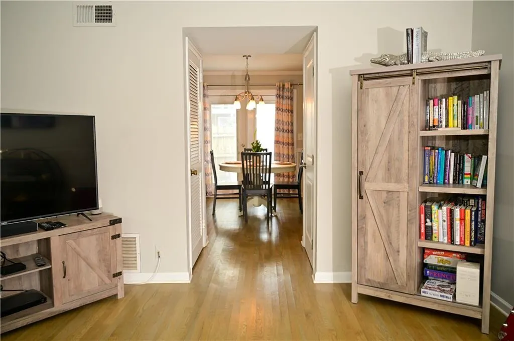 6520 Roswell Road Unit 104, Atlanta, Georgia 30328, 2 Bedrooms Bedrooms, ,1 BathroomBathrooms,Residential,Sold,6520 Roswell Road Unit 104,7215307