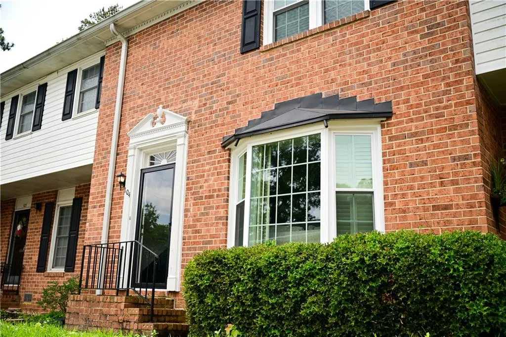 6520 Roswell Road Unit 104, Atlanta, Georgia 30328, 2 Bedrooms Bedrooms, ,1 BathroomBathrooms,Residential,Sold,6520 Roswell Road Unit 104,7215307