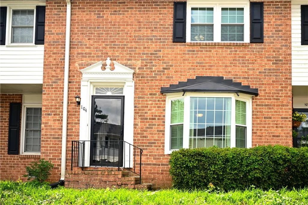 6520 Roswell Road Unit 104, Atlanta, Georgia 30328, 2 Bedrooms Bedrooms, ,1 BathroomBathrooms,Residential,Sold,6520 Roswell Road Unit 104,7215307