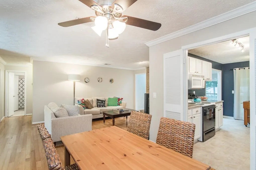 5135 Roswell Road Unit 3/35, Atlanta, Georgia 30342, 2 Bedrooms Bedrooms, ,2 BathroomsBathrooms,Residential,Sold,5135 Roswell Road Unit 3/35,5907259