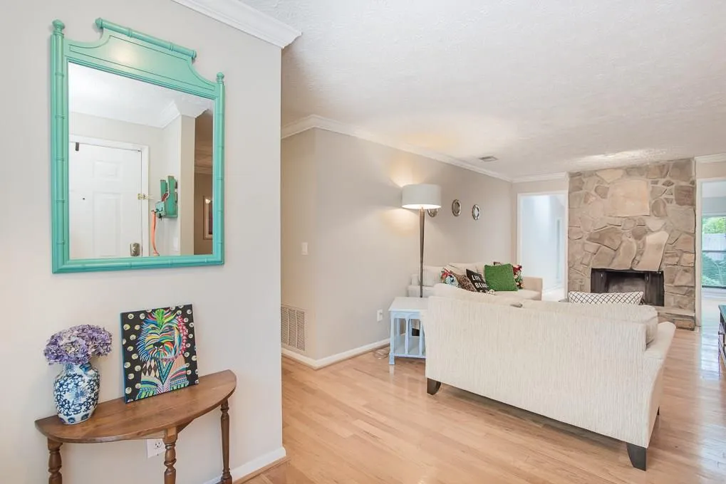 5135 Roswell Road Unit 3/35, Atlanta, Georgia 30342, 2 Bedrooms Bedrooms, ,2 BathroomsBathrooms,Residential,Sold,5135 Roswell Road Unit 3/35,5907259
