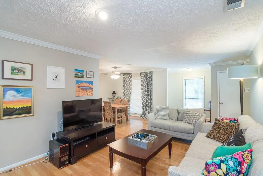 5135 Roswell Road Unit 3/35, Atlanta, Georgia 30342, 2 Bedrooms Bedrooms, ,2 BathroomsBathrooms,Residential,Sold,5135 Roswell Road Unit 3/35,5907259