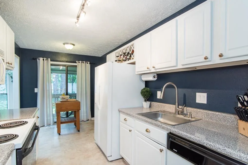 5135 Roswell Road Unit 3/35, Atlanta, Georgia 30342, 2 Bedrooms Bedrooms, ,2 BathroomsBathrooms,Residential,Sold,5135 Roswell Road Unit 3/35,5907259