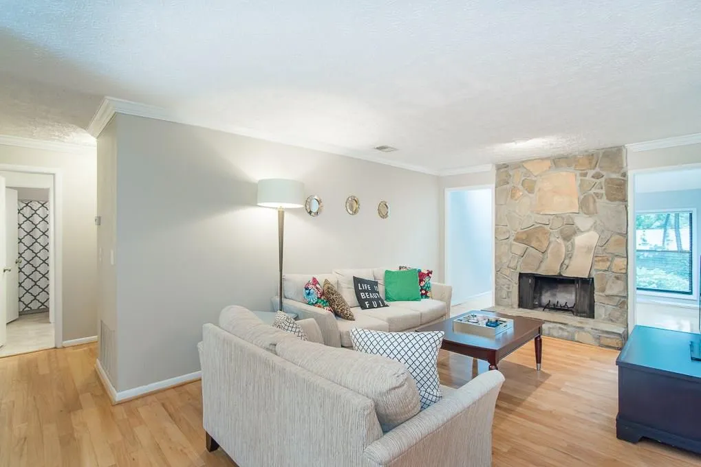 5135 Roswell Road Unit 3/35, Atlanta, Georgia 30342, 2 Bedrooms Bedrooms, ,2 BathroomsBathrooms,Residential,Sold,5135 Roswell Road Unit 3/35,5907259