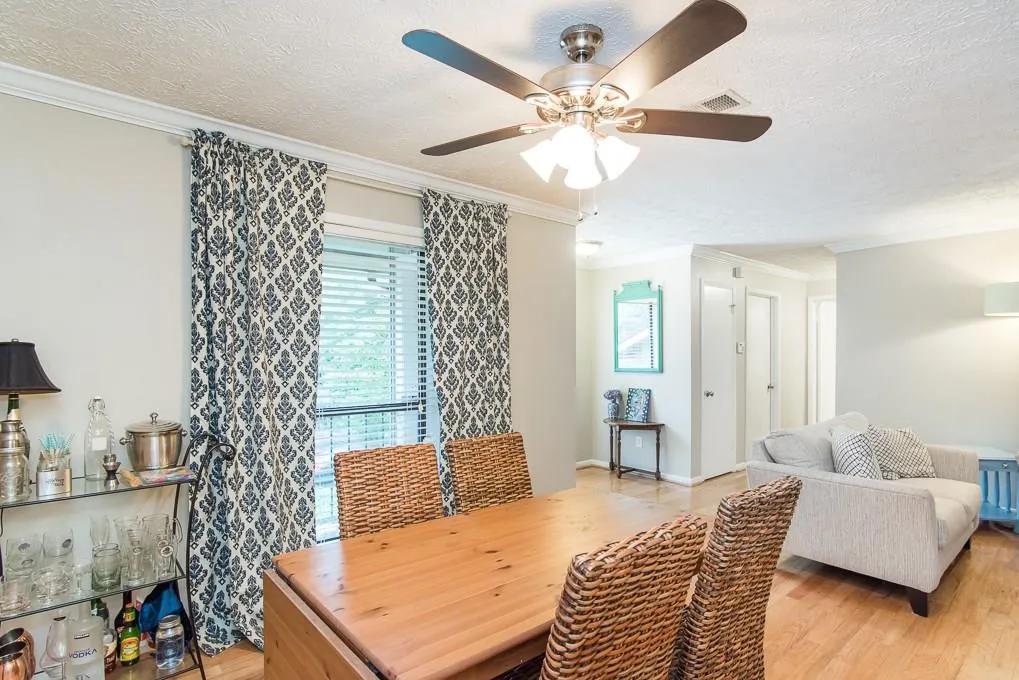 5135 Roswell Road Unit 3/35, Atlanta, Georgia 30342, 2 Bedrooms Bedrooms, ,2 BathroomsBathrooms,Residential,Sold,5135 Roswell Road Unit 3/35,5907259