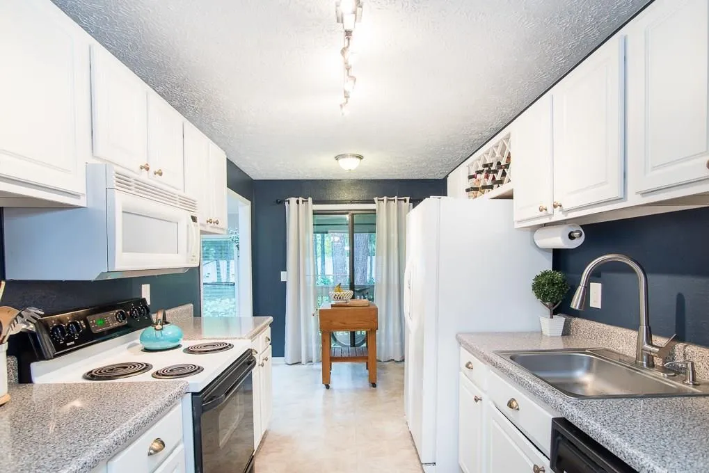 5135 Roswell Road Unit 3/35, Atlanta, Georgia 30342, 2 Bedrooms Bedrooms, ,2 BathroomsBathrooms,Residential,Sold,5135 Roswell Road Unit 3/35,5907259