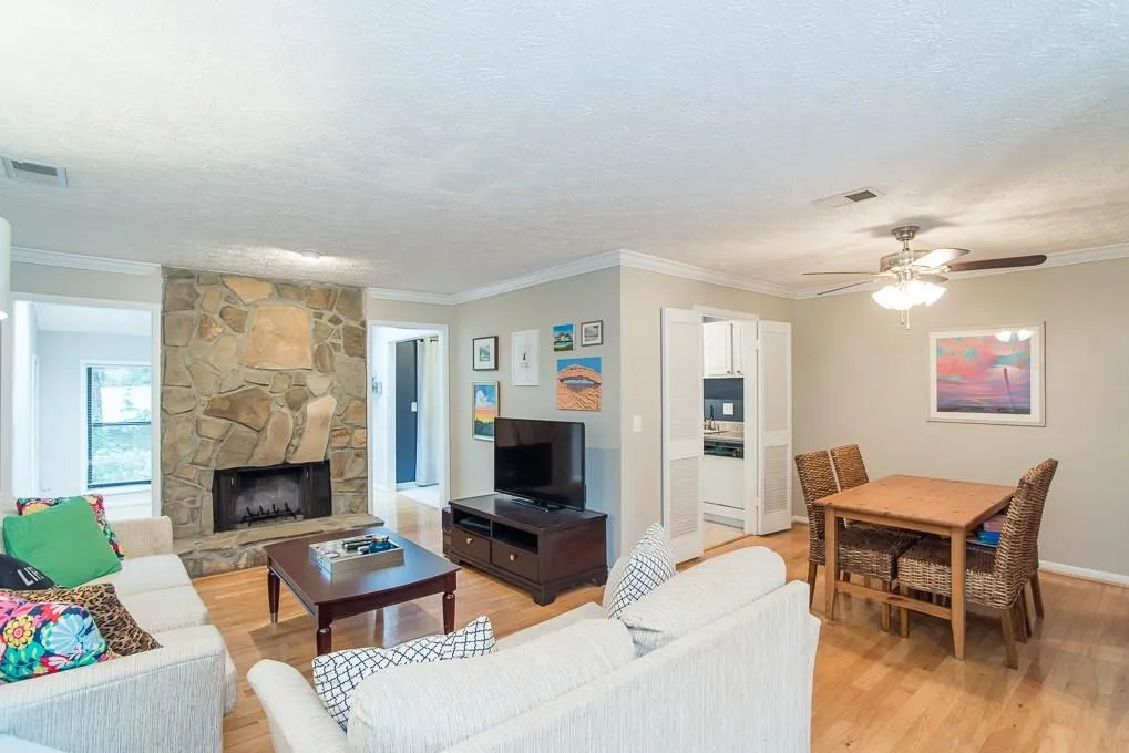 5135 Roswell Road Unit 3/35, Atlanta, Georgia 30342, 2 Bedrooms Bedrooms, ,2 BathroomsBathrooms,Residential,Sold,5135 Roswell Road Unit 3/35,5907259