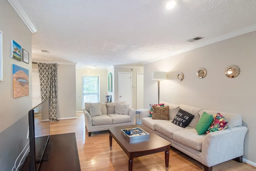 5135 Roswell Road Unit 3/35, Atlanta, Georgia 30342, 2 Bedrooms Bedrooms, ,2 BathroomsBathrooms,Residential,Sold,5135 Roswell Road Unit 3/35,5907259