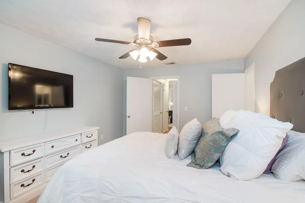 5135 Roswell Road Unit 3/35, Atlanta, Georgia 30342, 2 Bedrooms Bedrooms, ,2 BathroomsBathrooms,Residential,Sold,5135 Roswell Road Unit 3/35,5907259