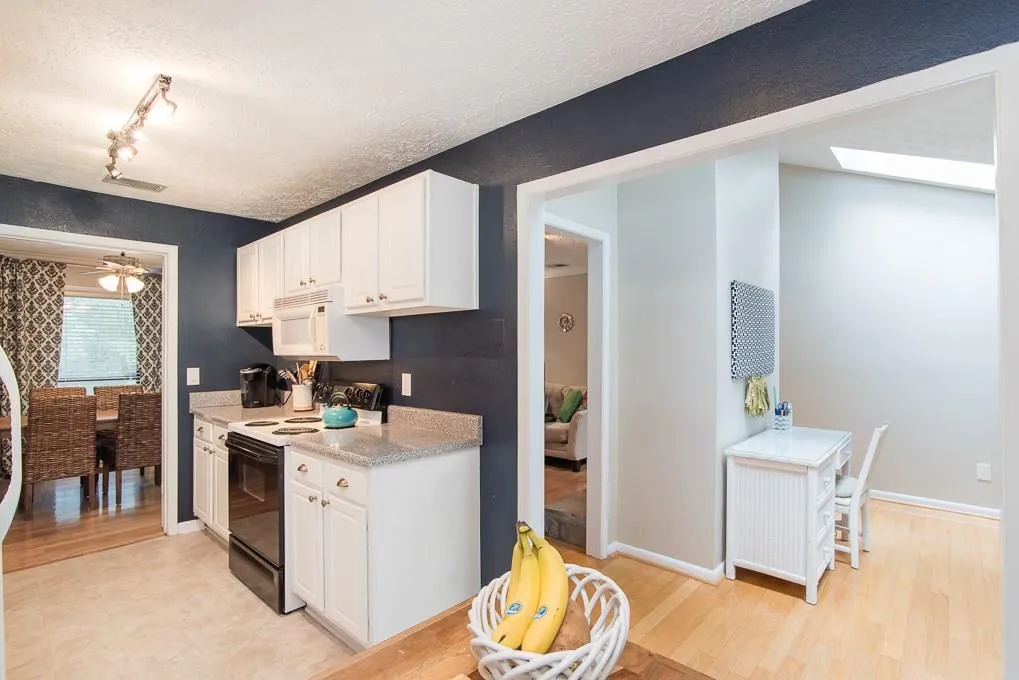 5135 Roswell Road Unit 3/35, Atlanta, Georgia 30342, 2 Bedrooms Bedrooms, ,2 BathroomsBathrooms,Residential,Sold,5135 Roswell Road Unit 3/35,5907259