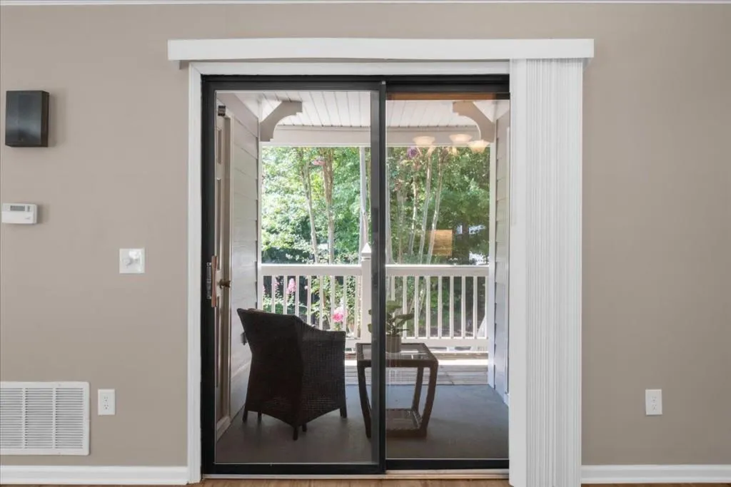 704 Hollyfax Circle, Sandy Springs, Georgia 30328, 1 Bedroom Bedrooms, ,1 BathroomBathrooms,Residential,Sold,704 Hollyfax Circle,7431540