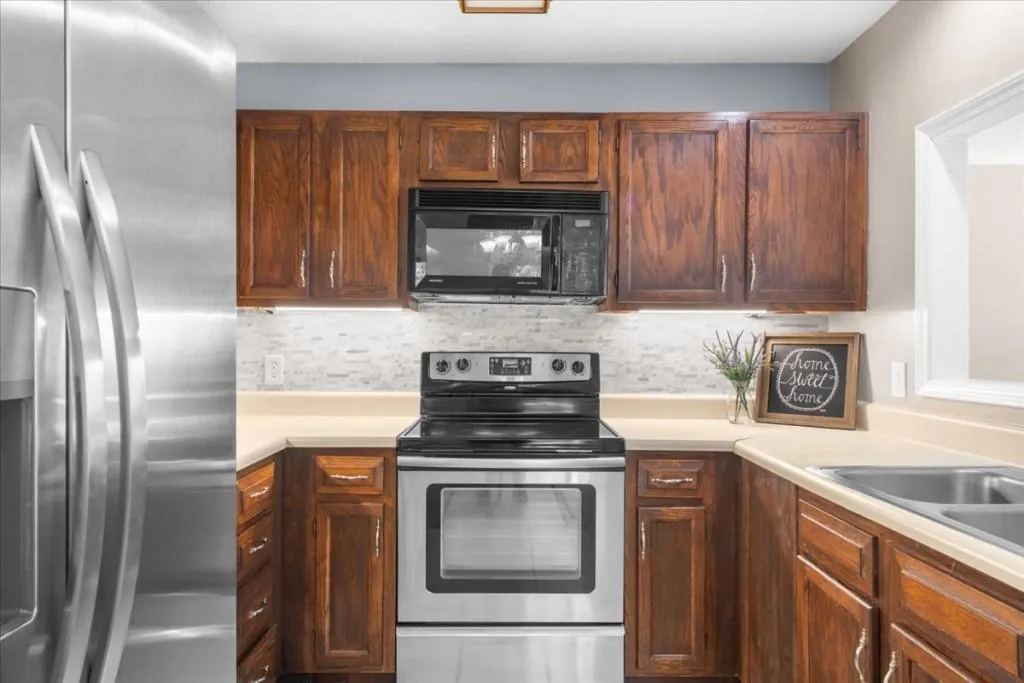 704 Hollyfax Circle, Sandy Springs, Georgia 30328, 1 Bedroom Bedrooms, ,1 BathroomBathrooms,Residential,Sold,704 Hollyfax Circle,7431540