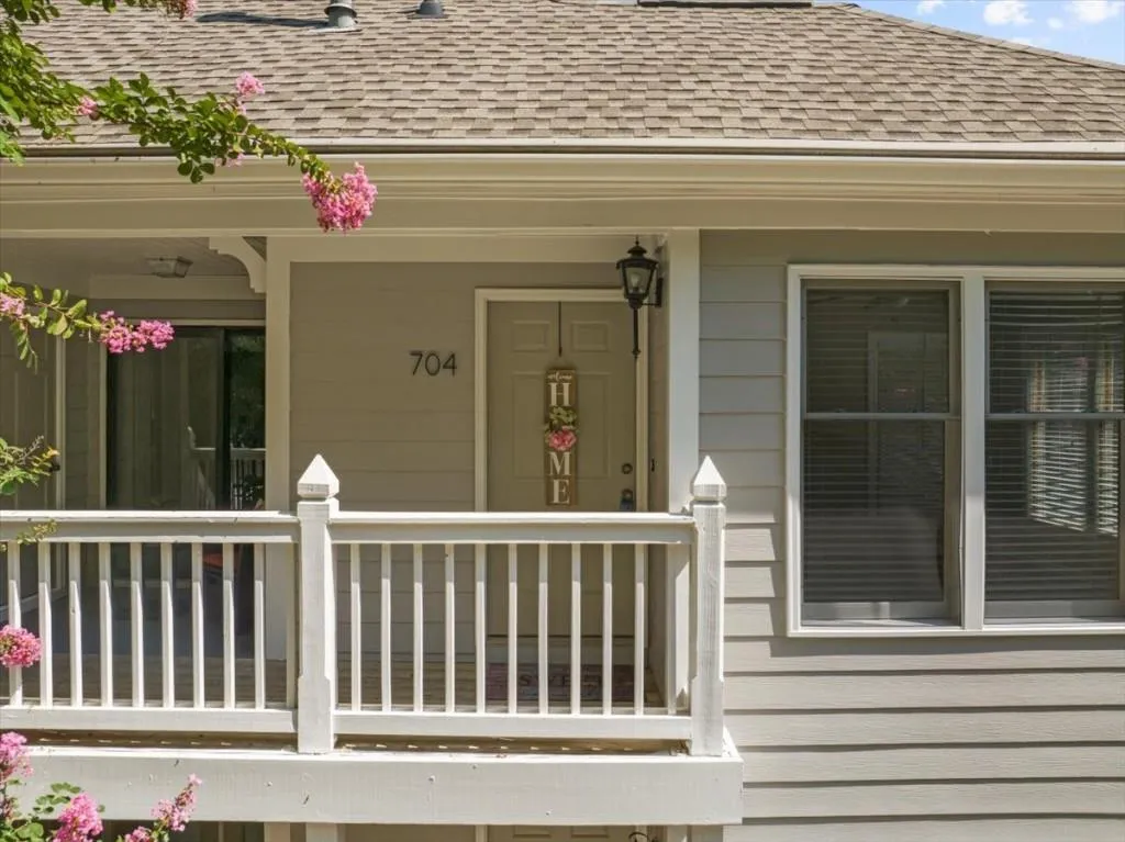704 Hollyfax Circle, Sandy Springs, Georgia 30328, 1 Bedroom Bedrooms, ,1 BathroomBathrooms,Residential,Sold,704 Hollyfax Circle,7431540