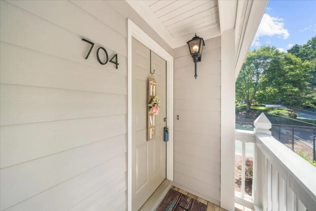 704 Hollyfax Circle, Sandy Springs, Georgia 30328, 1 Bedroom Bedrooms, ,1 BathroomBathrooms,Residential,Sold,704 Hollyfax Circle,7431540