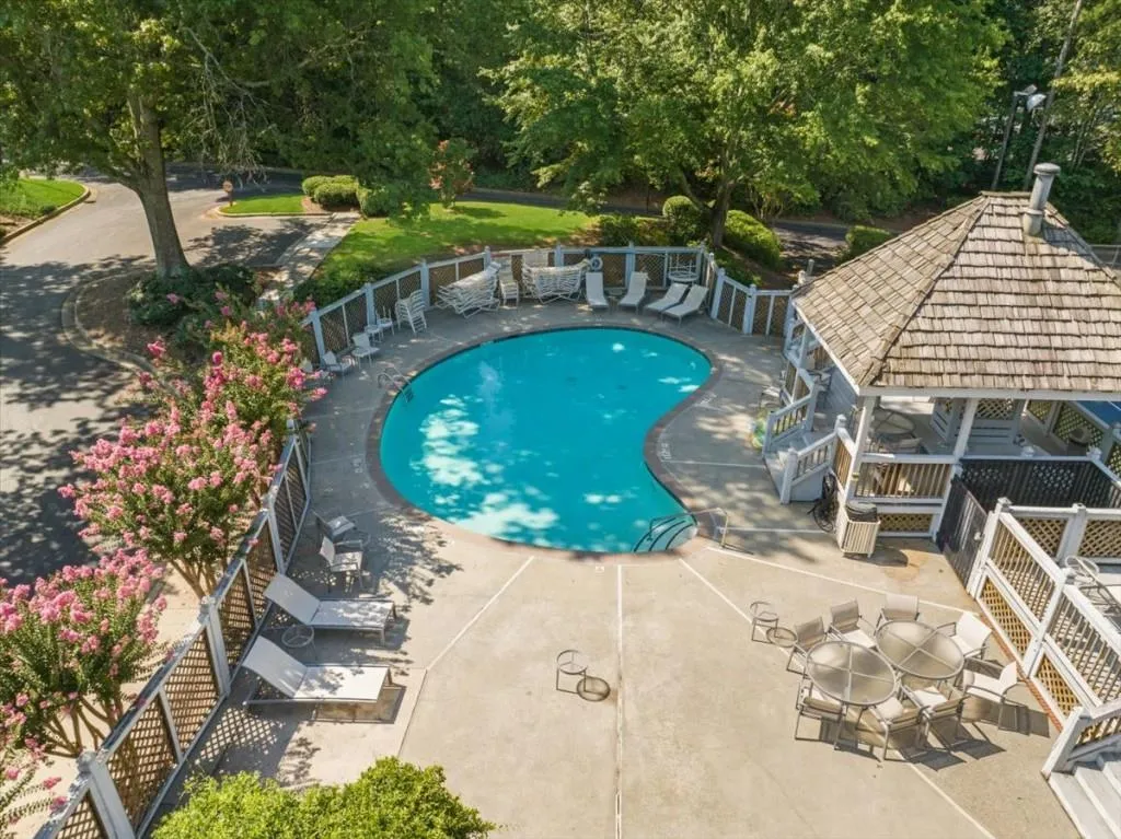704 Hollyfax Circle, Sandy Springs, Georgia 30328, 1 Bedroom Bedrooms, ,1 BathroomBathrooms,Residential,Sold,704 Hollyfax Circle,7431540