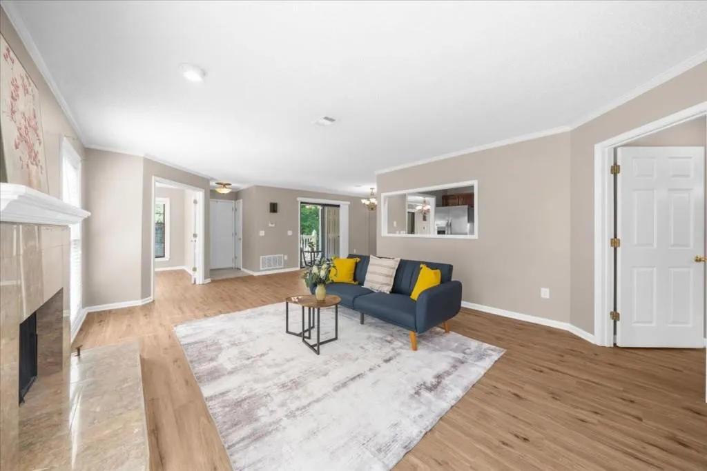 704 Hollyfax Circle, Sandy Springs, Georgia 30328, 1 Bedroom Bedrooms, ,1 BathroomBathrooms,Residential,Sold,704 Hollyfax Circle,7431540
